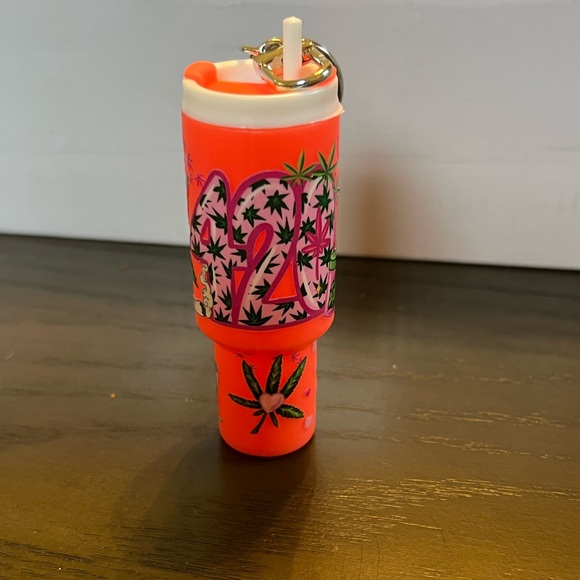 unbranded Accessories - Vibrant Orange Mini Tumbler Keychain with Leaf Design